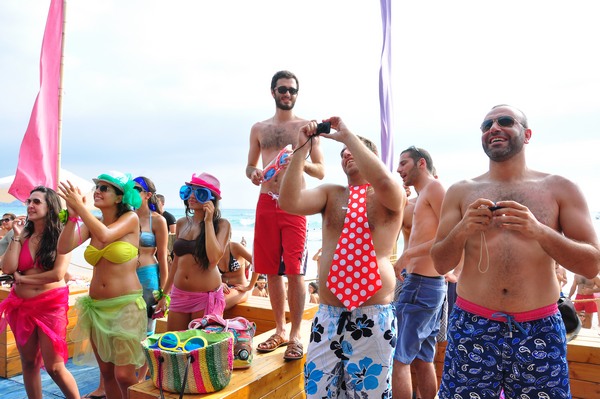 Champagne Showers @ Edde Sands